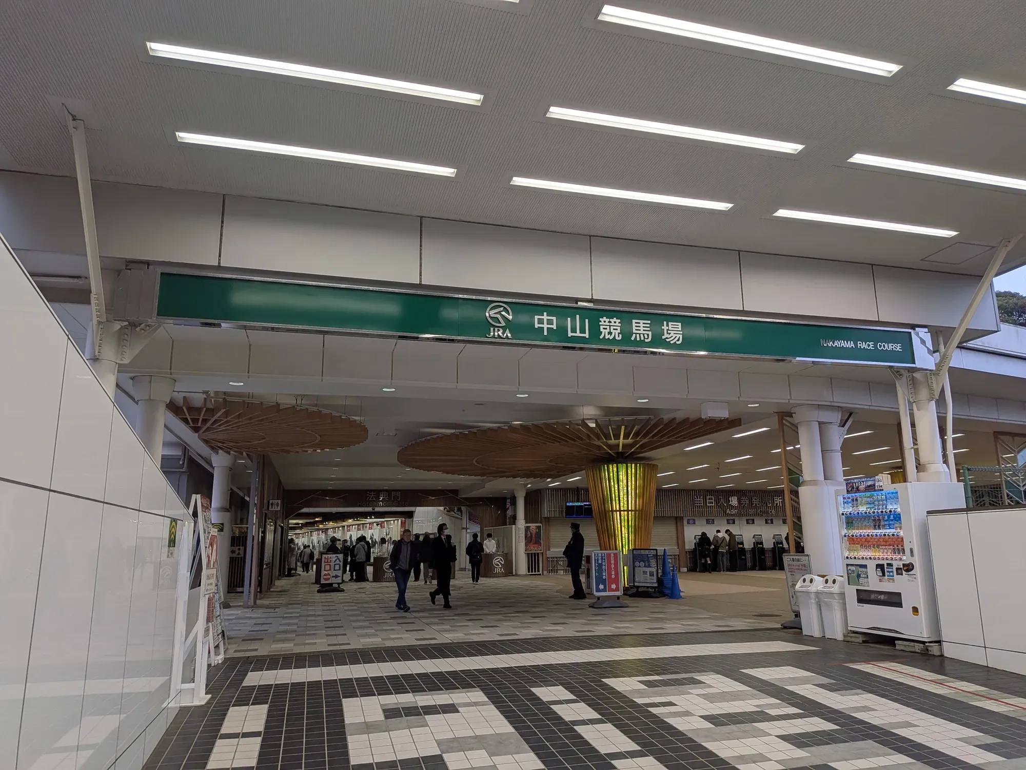 法典門前